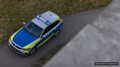 KI-generiertes Symbolfoto zu Sexualdelikt / Exhibitionismus mit Zeugenaufruf bei Altdorf, Landkreis Landshut