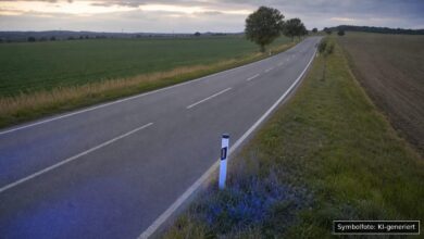 KI-generiertes Symbolfoto zu Verkehrsunfall / Fahrerflucht bei Friedberg