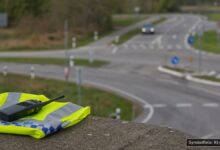 KI-generiertes Symbolfoto zu Verkehrskontrolle / Urkundenfälschung bei Memmingen