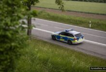 KI-generiertes Symbolfoto zu Verkehrsunfall / Unfallflucht bei Memmingen