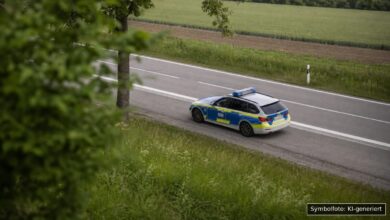 KI-generiertes Symbolfoto zu Verkehrsunfall / Unfallflucht bei Memmingen