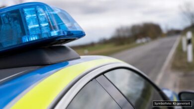 KI-generiertes Symbolfoto zu Verkehrsunfall bei Heidenheim