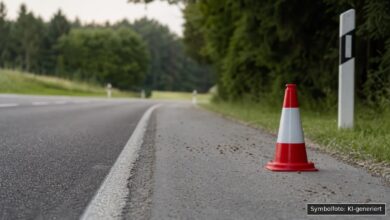 KI-generiertes Symbolfoto zu Verkehrsunfall bei Holzheim