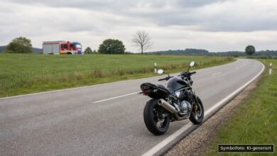 KI-generiertes Symbolfoto zu Verkehrsunfall mit Schwerverletztem bei Forheim
