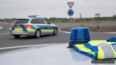KI-generiertes Symbolfoto zu Verkehrsunfall / Unfallflucht bei Asbach-Bäumenheim