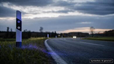 KI-generiertes Symbolfoto zu Verkehrsunfall mit anschließender Unfallflucht bei Etting bei Rain