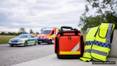 KI-generiertes Symbolfoto zu Verkehrsunfall / Unfallflucht bei Merching
