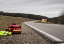 KI-generiertes Symbolfoto zu Verkehrsunfall bei Strecke zwischen Harburg und Großsorheim