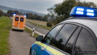 KI-generiertes Symbolfoto zu Verkehrsunfall bei Rettenberg