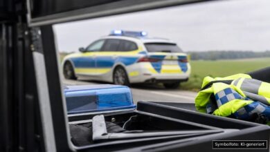 KI-generiertes Symbolfoto zu Verkehrsunfall bei Memmingen