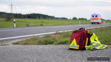 KI-generiertes Symbolfoto zu Verkehrsunfall bei Halblech