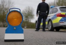 KI-generiertes Symbolfoto zu Polizeieinsatz / Verkehrskontrolle bei Königsbrunn