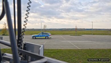 KI-generiertes Symbolfoto zu Polizeieinsatz / Widerstand gegen Vollstreckungsbeamte bei Augsburg-Innenstadt, Jakoberstraße