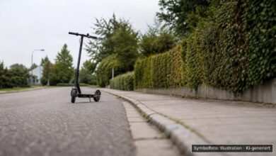 KI-generiertes Symbolfoto zu Verkehrskontrolle / Alkohol am E-Scooter bei Riedlingen