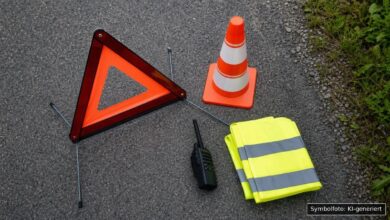 KI-generiertes Symbolfoto zu Verkehrsunfall bei Staatsstraße 2023 zwischen Thannhausen und Edelstetten