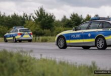 KI-generiertes Symbolfoto zu Polizeieinsatz bei Hof