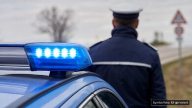 KI-generiertes Symbolfoto zu Verkehrsunfall bei Syrgenstein