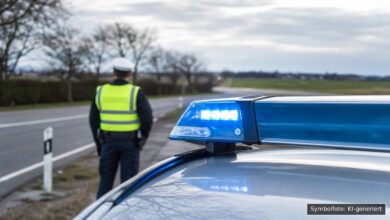 KI-generiertes Symbolfoto zu Verkehrsunfall bei Harburg