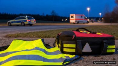 KI-generiertes Symbolfoto zu Verkehrsunfall bei Walzbachtal-Wössingen, Landkreis Karlsruhe