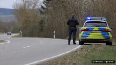 KI-generiertes Symbolfoto zu Verkehrsunfall bei Bad Ditzenbach