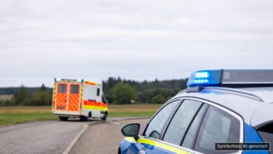 KI-generiertes Symbolfoto zu Verkehrsunfall bei Jettingen-Scheppach