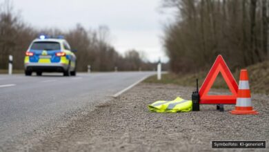 KI-generiertes Symbolfoto zu Verkehrsunfall bei Uhingen