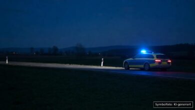 KI-generiertes Symbolfoto zu Verkehrsunfall/Trunkenheitsfahrt bei Ulm
