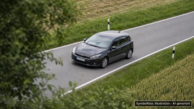 KI-generiertes Symbolfoto zu Verkehrsunfall bei Dürrlauingen