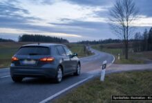 KI-generiertes Symbolfoto zu Verkehrsunfall bei Weidenbach, Landkreis Ansbach