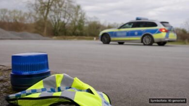 KI-generiertes Symbolfoto zu Verkehrsunfall / Unfallflucht bei Asbach-Bäumenheim