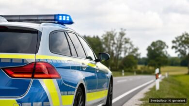 KI-generiertes Symbolfoto zu Verkehrsunfall bei Kronburg