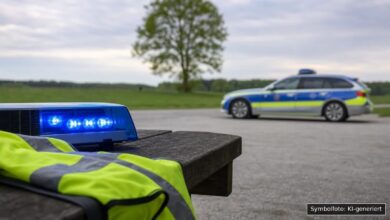 KI-generiertes Symbolfoto zu Verkehrsunfall / Unfallflucht bei Biessenhofen