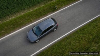 KI-generiertes Symbolfoto zu Verkehrsunfall bei Untrasried