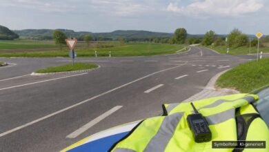 KI-generiertes Symbolfoto zu Verkehrsunfall bei Bad Überkingen