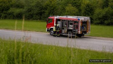 KI-generiertes Symbolfoto zu Verkehrsunfall bei Schlingen