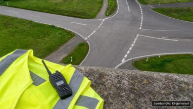 KI-generiertes Symbolfoto zu Verkehrsunfall bei Jengen