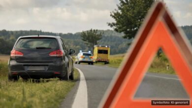 KI-generiertes Symbolfoto zu Verkehrsunfall bei Hart