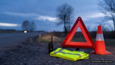 KI-generiertes Symbolfoto zu Verkehrsunfall bei Ehingen