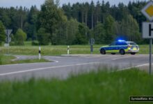 KI-generiertes Symbolfoto zu Verkehrsunfall bei Wemding