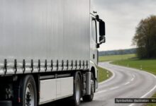 KI-generiertes Symbolfoto zu Verkehrsunfall bei Monheim