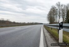 KI-generiertes Symbolfoto zu Verkehrsunfall bei A7 bei Memmingen, Nähe Autobahnkreuz Memmingen, Fahrtrichtung Füssen