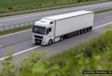 KI-generiertes Symbolfoto zu Verkehrskontrolle / Fahren ohne Fahrerlaubnis bei A96 bei Holzgünz und Bad Wörishofen