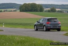 KI-generiertes Symbolfoto zu Verkehrskontrolle mit Alkoholverstoß bei Ellerbach (Holzheim)