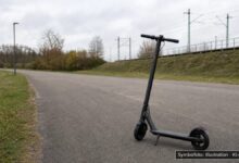 KI-generiertes Symbolfoto zu Trunkenheitsfahrt mit E-Scooter bei Augsburg-Hochfeld, Alter Postweg