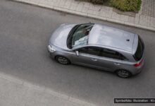 KI-generiertes Symbolfoto zu Verkehrsunfall bei Augsburg, Innenstadt, Thommstraße