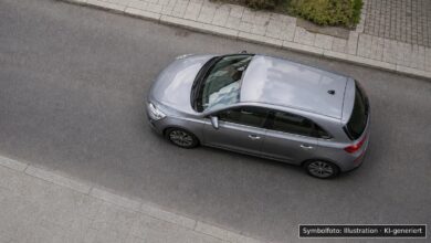 KI-generiertes Symbolfoto zu Verkehrsunfall bei Augsburg, Innenstadt, Thommstraße