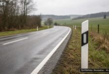 KI-generiertes Symbolfoto zu Verkehrsunfall bei Lindenberg, B308