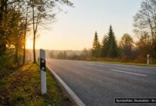 KI-generiertes Symbolfoto zu Verkehrsunfallflucht bei Bad Wörishofen, Karl-Benz-Straße
