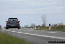 KI-generiertes Symbolfoto zu Trunkenheit im Verkehr bei Bellenberg