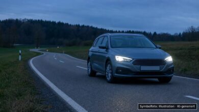 KI-generiertes Symbolfoto zu Verkehrsunfall bei Ortsverbindungsstraße zwischen Buchloe und Kleinkitzighofen